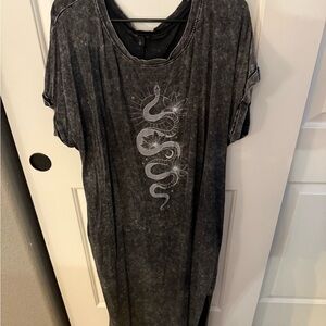 Torrid Black Graphic T-Shirt Dress with Snake Design Size 2 Plus